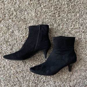 Women’s black soft heels